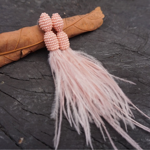 Statement earrings from Colombia made with the Miyuki technique and feathers. - Picture 3 of 3